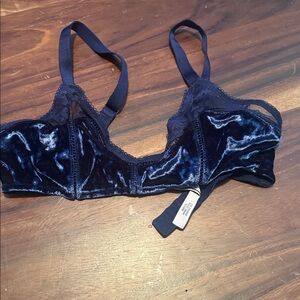 Victoria’s Secret velvet and lace set 💜